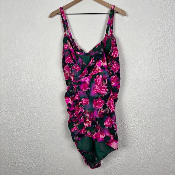 Torrid Wireless Lattice One-Piece Swimsuit Blur Roses Floral Aventurine NWOT 6 - Picture 4 of 6